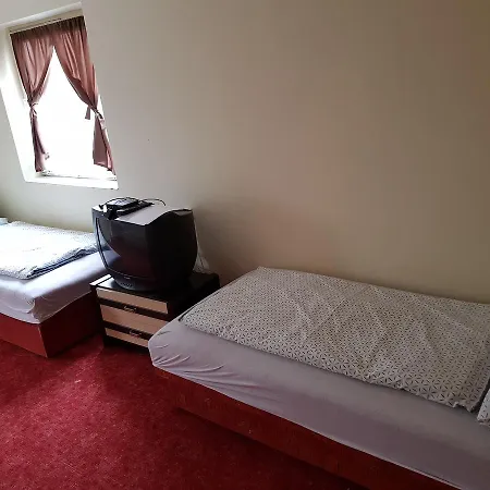 Oda ve Kahvaltı Vad Es Vizivilag Park Panzio Kisfokto *